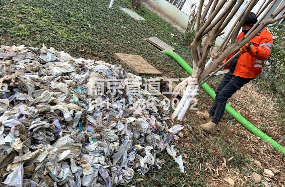 315雄州化粪池垃圾清理